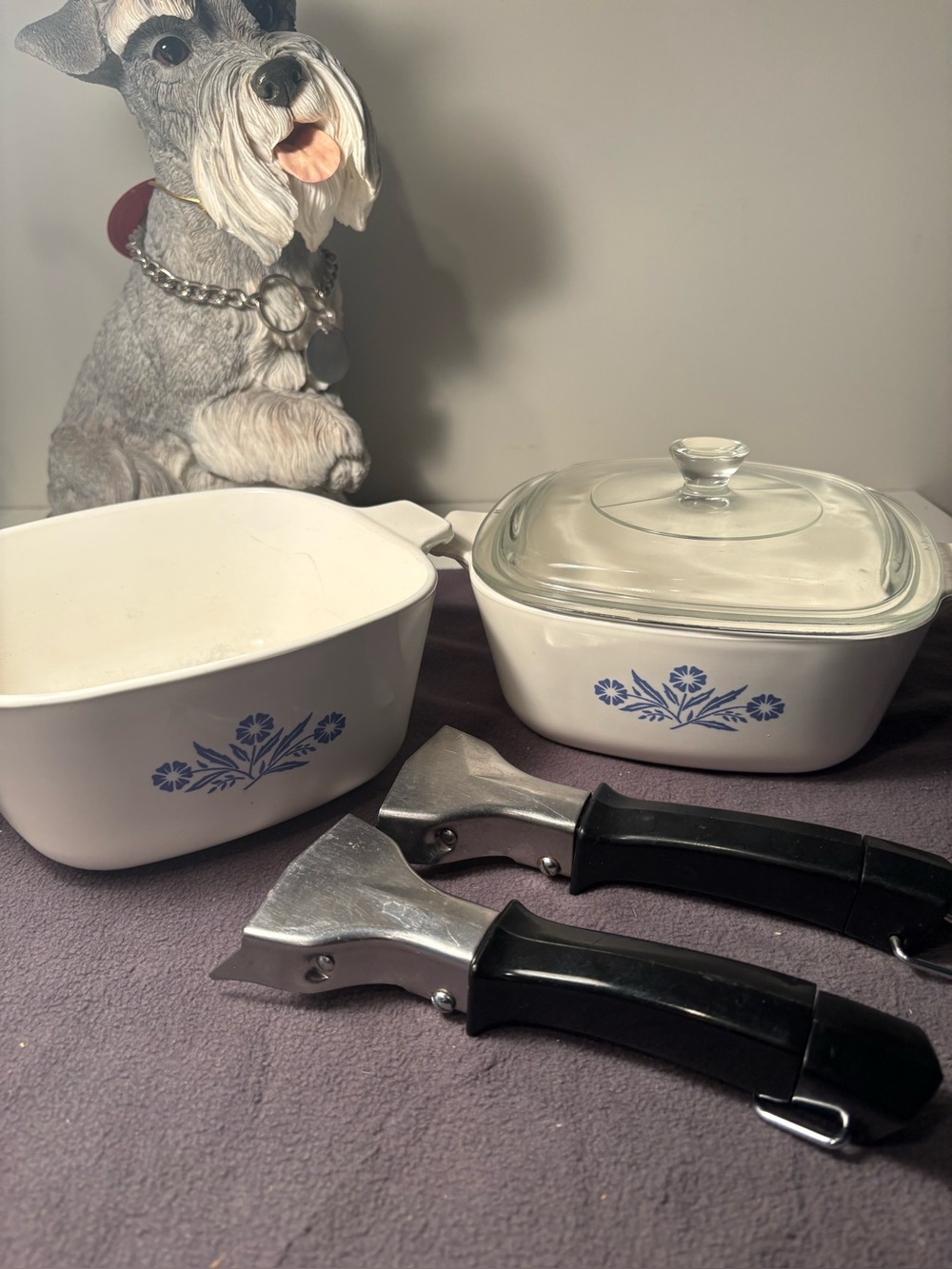 Vintage corning ware, two casserole dishes, lid, & two detachable carry handles